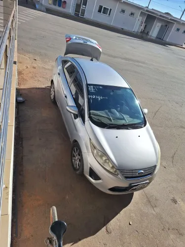 Ford Fiesta Sedan SE 1.6 16V Flex 4P 2012