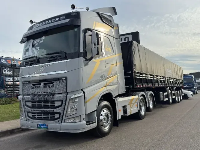 Volvo FH 460 6x2 Globetrotter Plano Ouro Ano 21 Baixo km + 4 Eixo Graneleira Facchini 0KM
