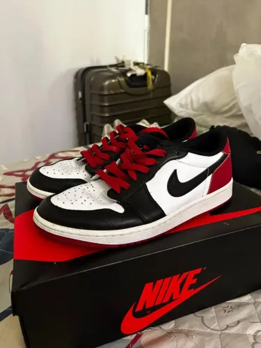 Jordan 1 Retro Low OG Black Toe (2023)