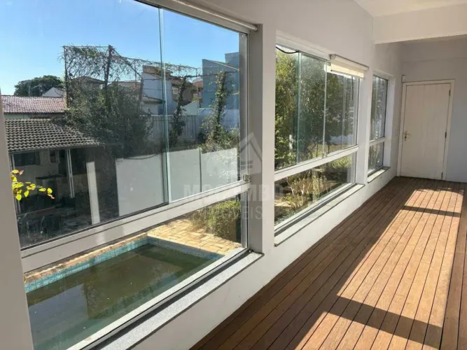 Casa de rua : / Residencial / Nova Itatiba
