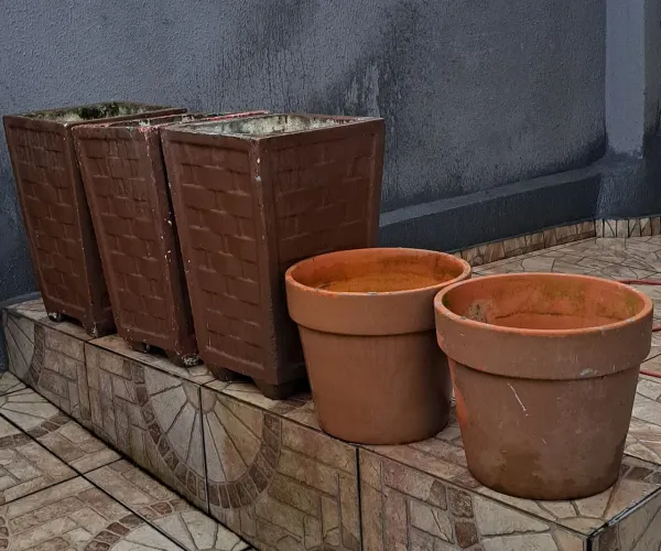 LOTE DE 5 VASOS DE CONCRETO IMPECÁVEIS PARA PLANTAS & JARDIM - VASOS RESISTENTES