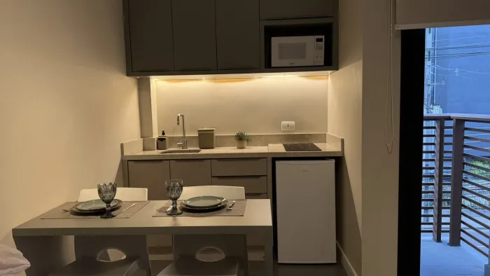 Studio mobiliado e decorado, localização Premiun (estrutura clube) no Bigorrilho - Curitib