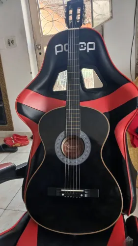 Violão queenns novo ( menos de 1 hrs de uso apos a compra)
