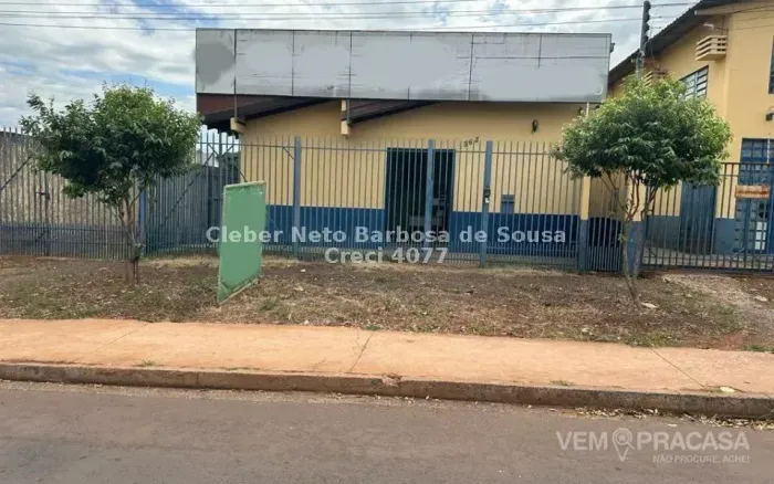 VENDO SALÃO COM 400 m² e TERRENO DE 840 m²!