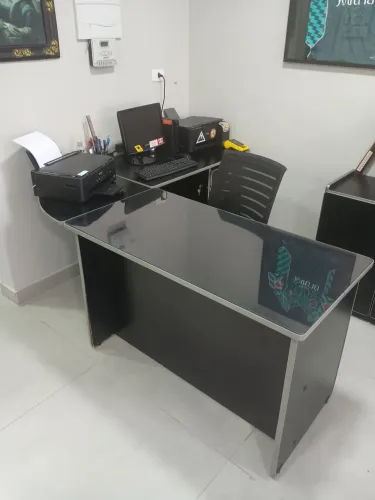 Mesa de escritório ....2 mesas + canto
