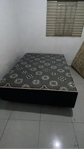 vende se cama box seminova obs mandeira está quebrada