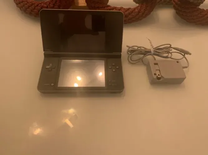 Nintendo DSi XL Original Muito Conservado + Carregador(Apenas retirada em mão)