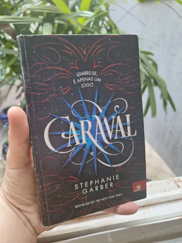 Saga de livros "Caraval" de Stephanie Garber (Caraval, Lendário e Finale)
