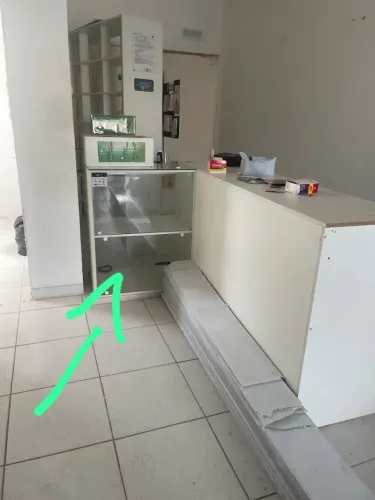 Gôndola e balcão de vidro