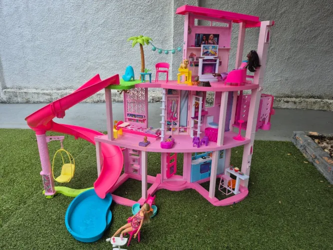 Casa de Bonecas Barbie dos Sonhos + 2 bonecas
