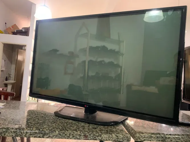 TV LG 50 polegadas com defeito
