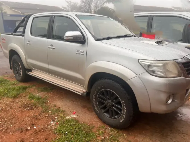 Toyota Hilux CD SRV D4-d 4X4 3.0 TDI Diesel AUT 2013
