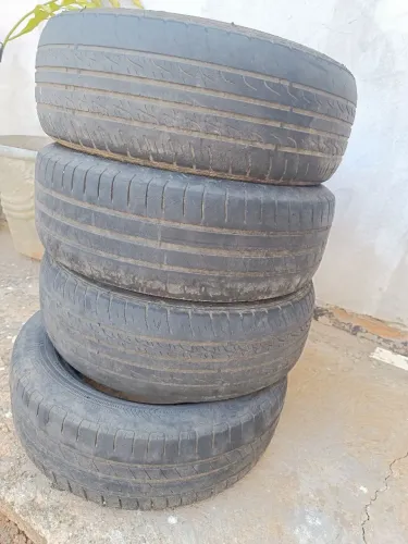 Vendo 4 pneus aro 15 185/60