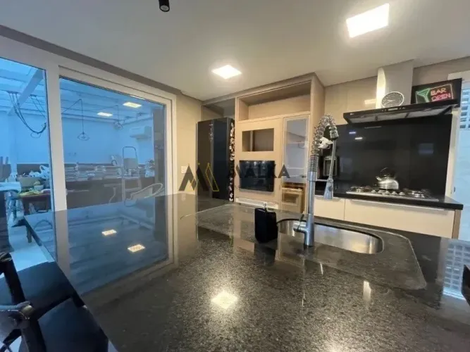 Casa para Locação em Florianópolis, Agronômica, 3 dormitórios, 1 suíte, 4 banheiros, 1 vag