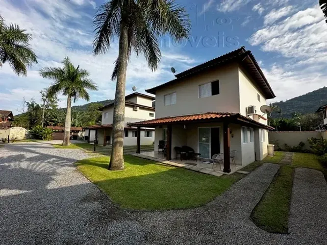 Casa dentro de condominio na estrada do cascalho em Boiçucanga litoral norte