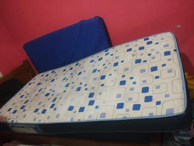 Colchão solteiro, leia o anúncio