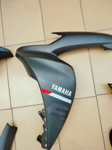 Carenagens E farol Yamaha fluo 2024/2025