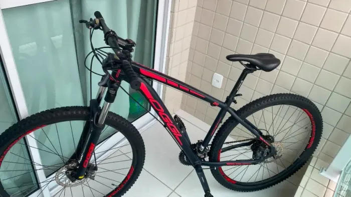 Bicicleta OGGI Hacker Aro 29 | Freio a Disco | Excelente Estado | Pronta para Uso