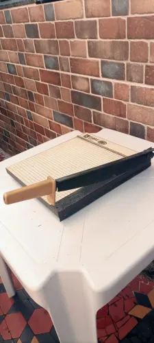 Guilhotina para corte de papel
