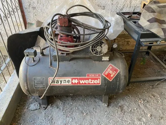 Compressor de ar Wayne Wetzel 10/200 2 Hp Trifásico 200 litros