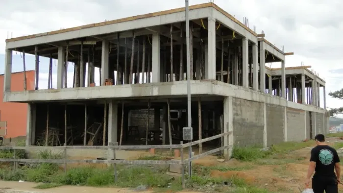 Apartamentos Residencial - Construção da Infra-Estrutura em Andamento