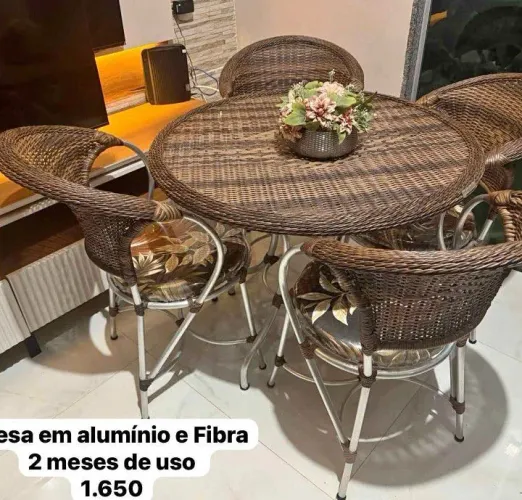 Mesa linda semi nova 