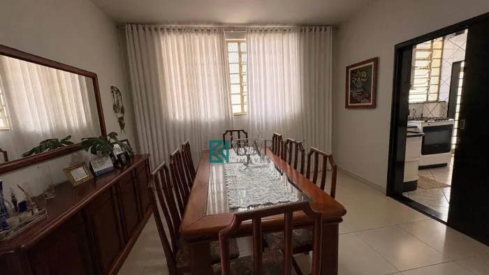 Casa com 4 dormitórios à venda, 303 m² por R$ 2.000.000,00 - Zona 04 - Maringá/PR