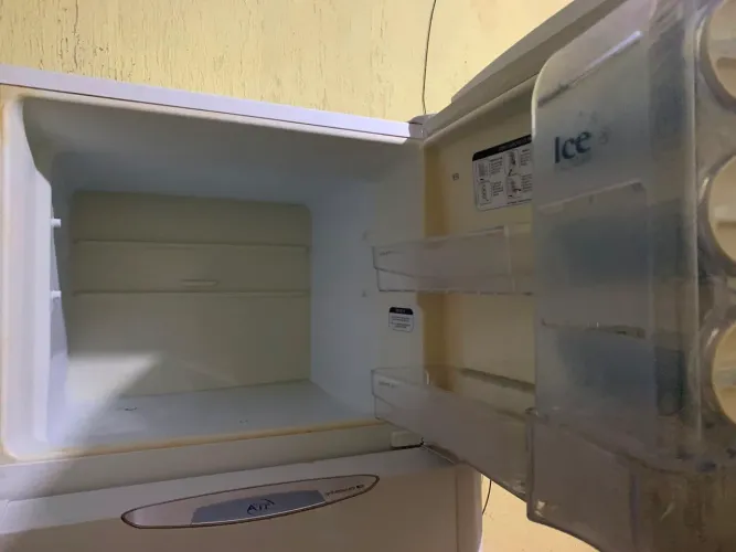 Vendo geladeira com defeito