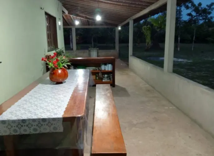 VENDE-SE CASA COM AMPLO TERRENO - EXCELENTE OPORTUNIDADE.