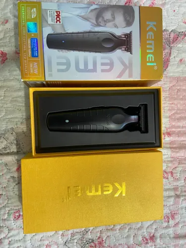 Vende-se máquina de acabamento kemei, 3 vezes usada e em ótimo estado