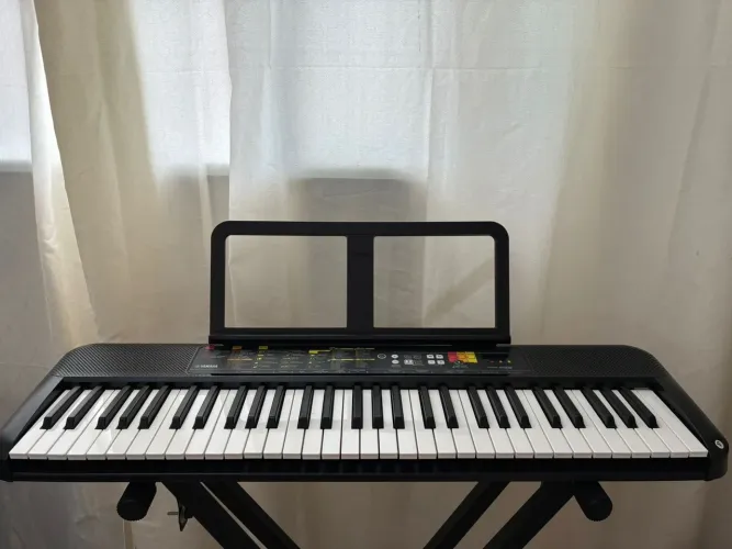 TECLADO YAMAHA PSR F52