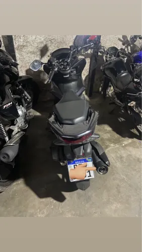 Vendo moto pcx 150 muito conservado e no preço excelente WhatsApp *77