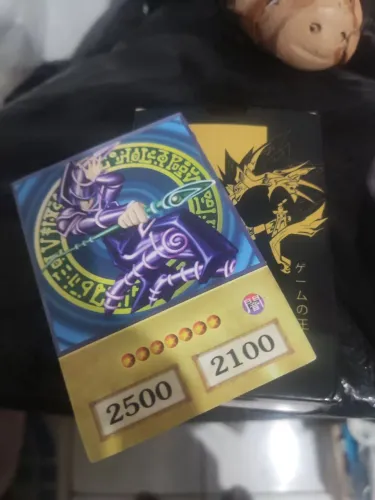 Carta original e carta versão anime em bom estado
