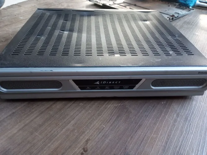 Roteador de Satélite iDirect Evolution X5. 