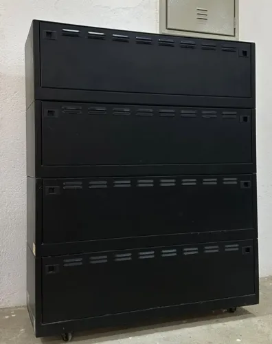 Módulo de Bateria NHS Rack Fechado p/ 16 Baterias - Ótimo Estado