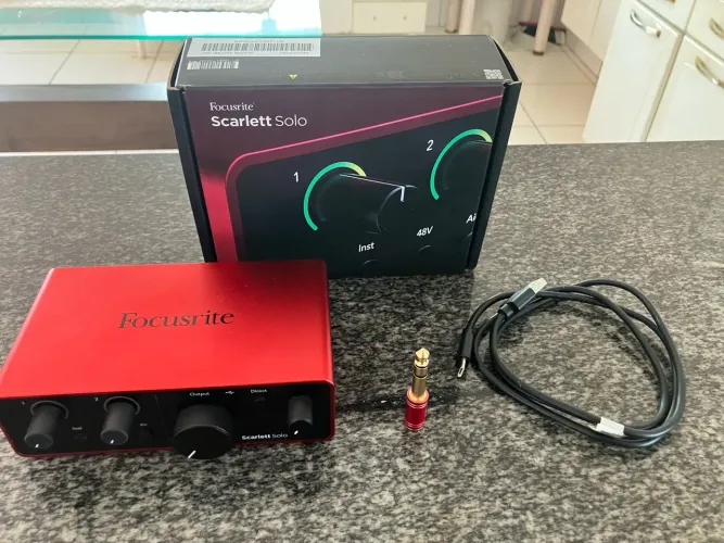 Focusrite Scarlett Solo 4Th Gen pouco uso
