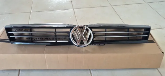 Grade dianteira Original Jetta TSI 2012