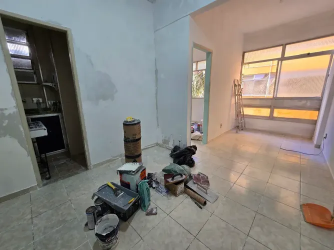 Excelente Apartamento! Sala e quarto para moradia ou investimento - Catete,RJ