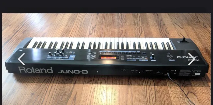 Teclado juno D Roland 