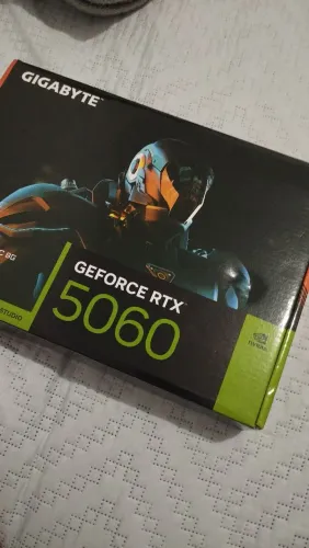 Vendo RTX 5060 8GB GIGABYTE