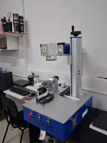 VENDO LOJA DE BRINDES PERSONALIZADOS  COM CORTE E GRAVAÇÃO A LASER