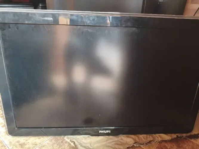 TV Philips 42' modelo 42PFL7403/78 com a Placa Fonte queimada 