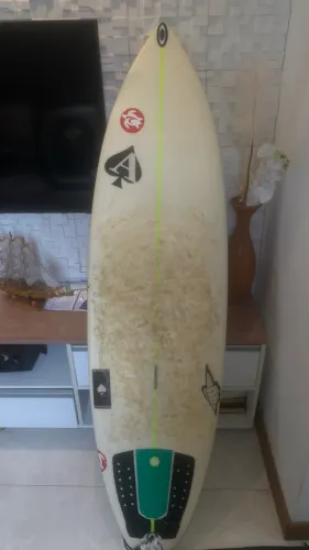 Prancha de surf a venda no precinho.