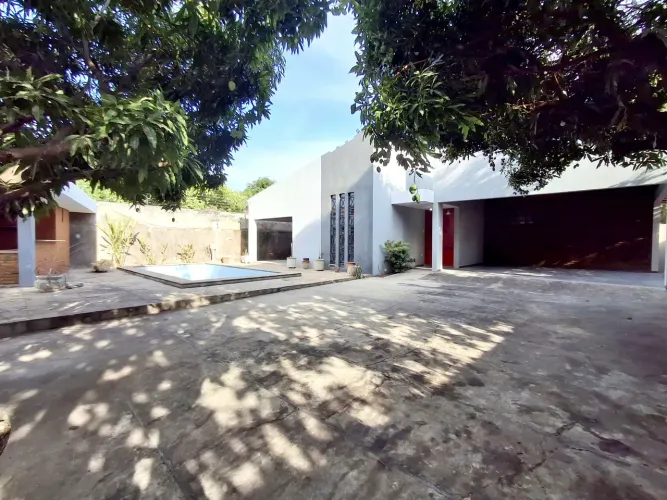Ell- CASA AMPLA COM PISCINA NO BAIRRO FÁTIMA