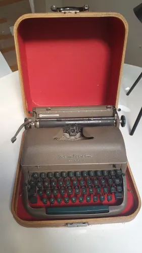 Máquina de escrever Remington Quiet Riter<br>