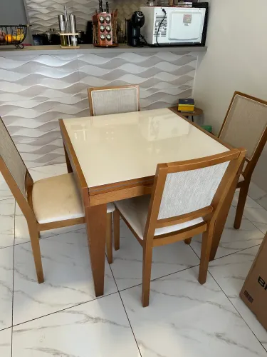 Mesa de jantar expansiva