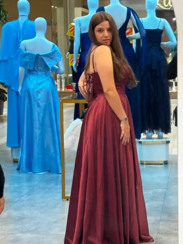 Vestido marsala de luxo madrinha de casamento com echarpie