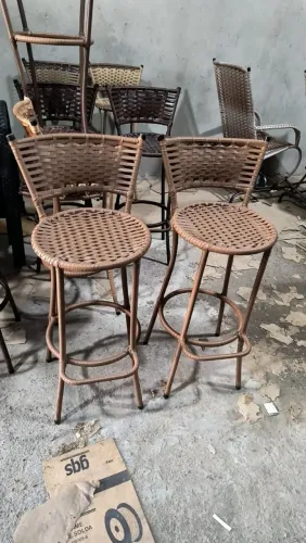Banquetas em fibra sintética