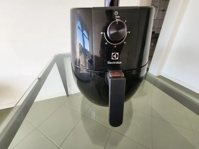 Família vende tudo micro, forno, mesa cadeiras