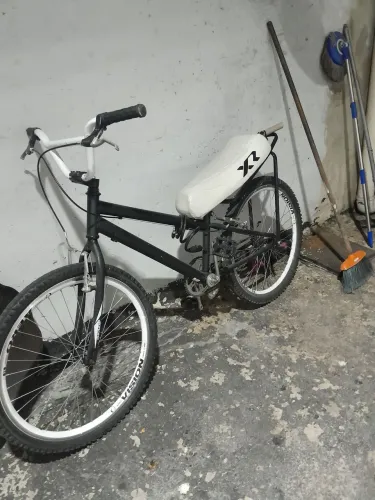 Bicicleta montadinha aro 24 semi nova
